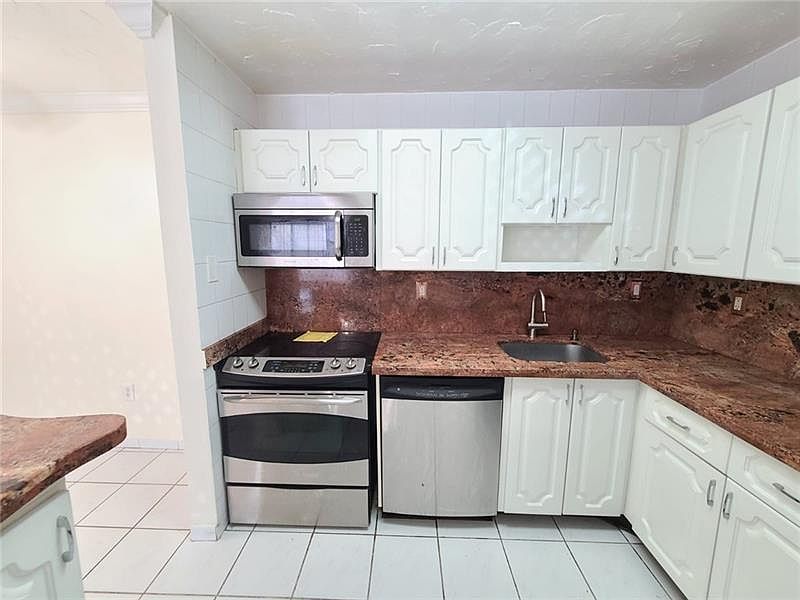 1st image of 20730 NE 4th Pl APT 104