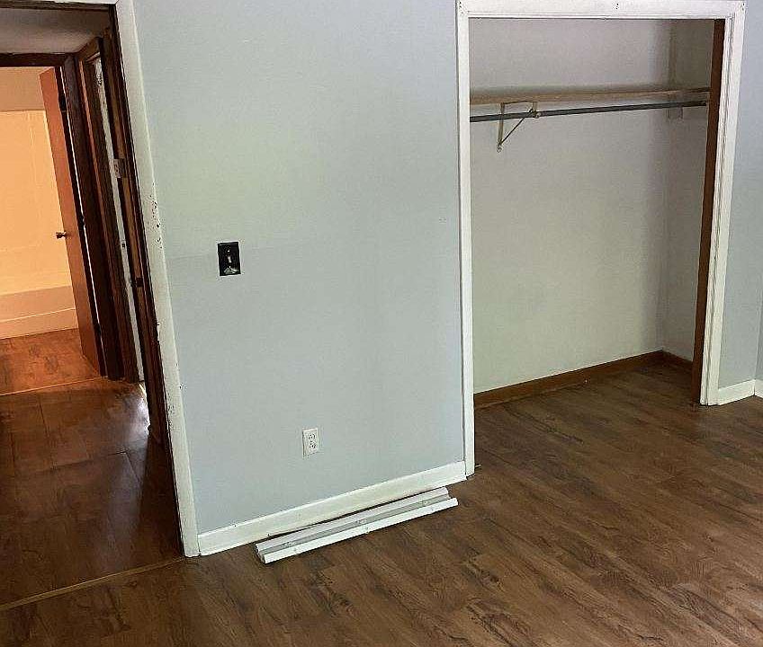 1st image of 800 Burwind Ct #7