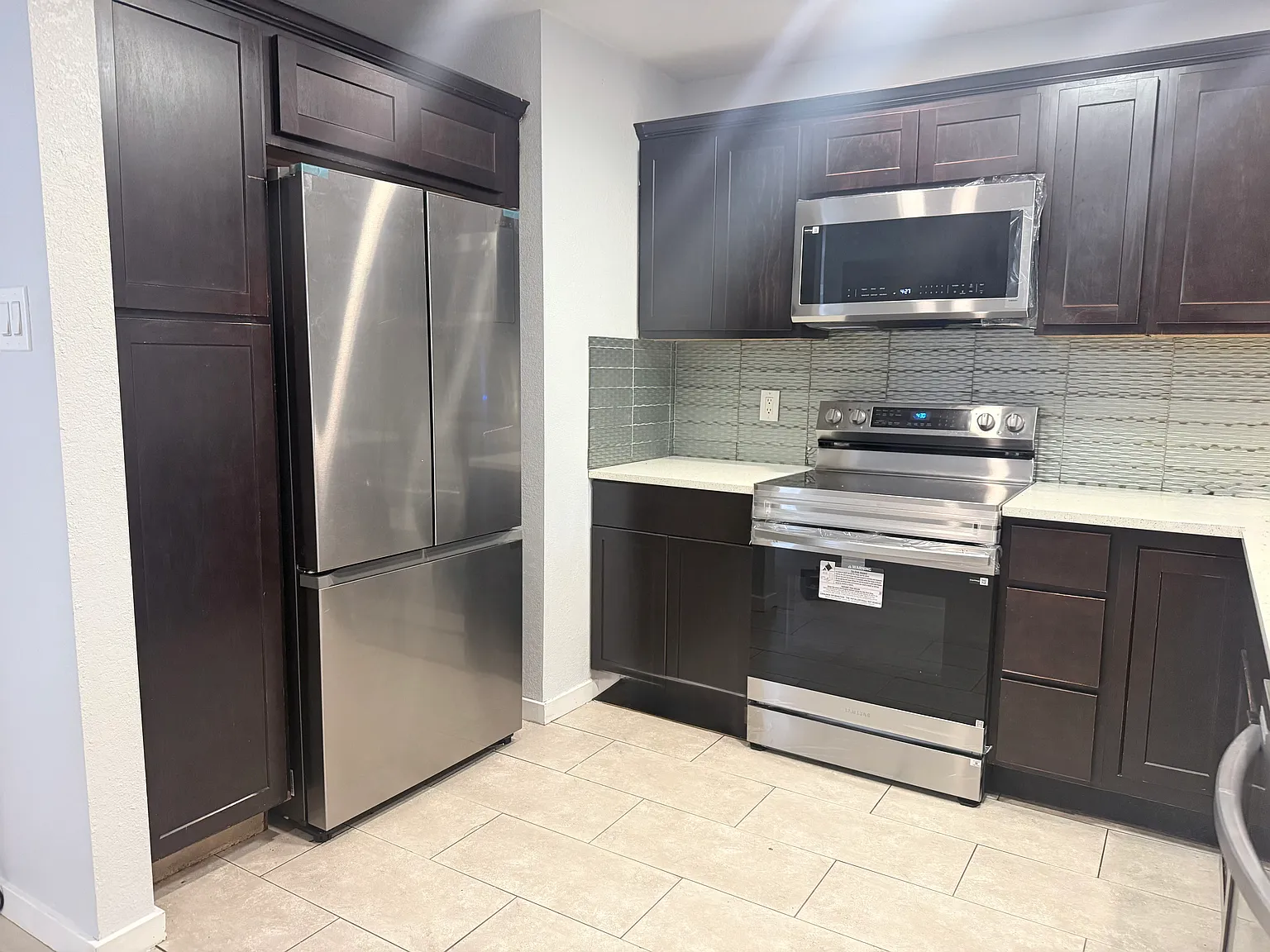 3 bed, 1151 sqft, $1,900 — Photo 2