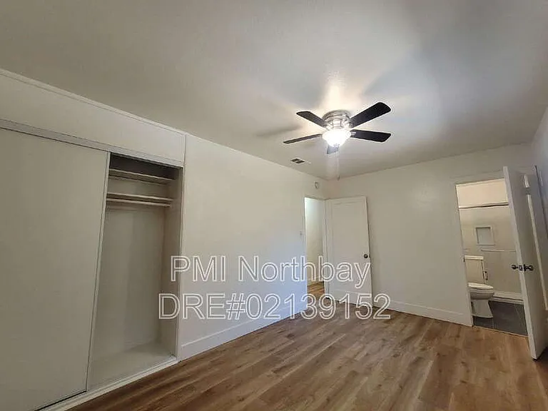 1019 Wallace St — Photo 8