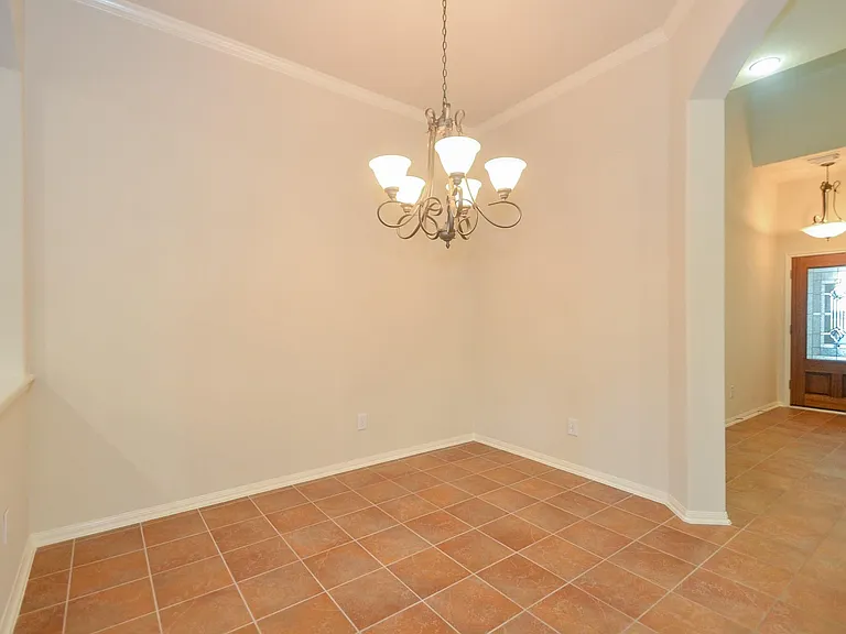 8111 Emperors Pass — Photo 10