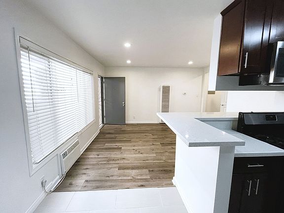 2nd image of 1215 Granville Ave #12906