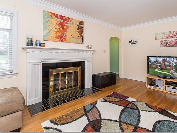 3rd image of 1366 W Market St