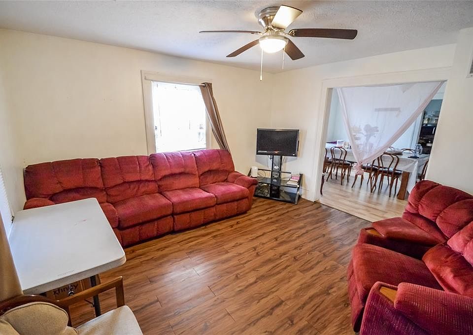 1202 Shelby St, Shelbyville, IN 46176 Zillow