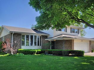1602 E Barberry Ln, Mount Prospect, IL