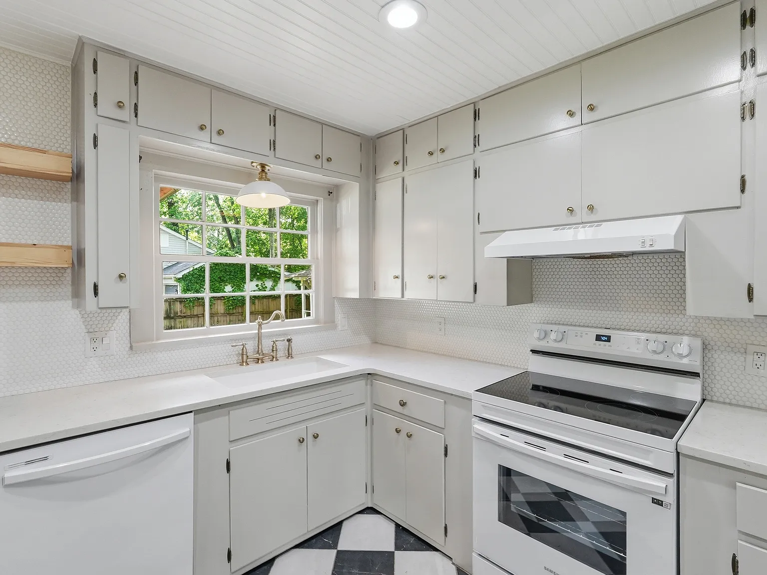 4 bed, 1932 sqft, $2,050 — Photo 4