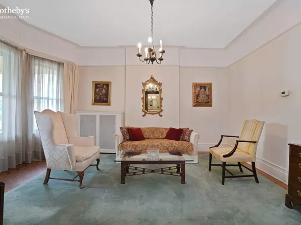 561 East 17th Street image 2 of 20