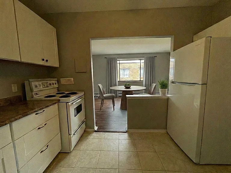 50 Mohawk Rd W #306 — Photo 5