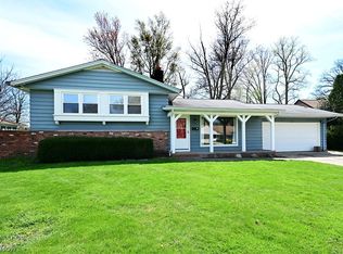 22075 Cottonwood Dr, Rocky River, OH