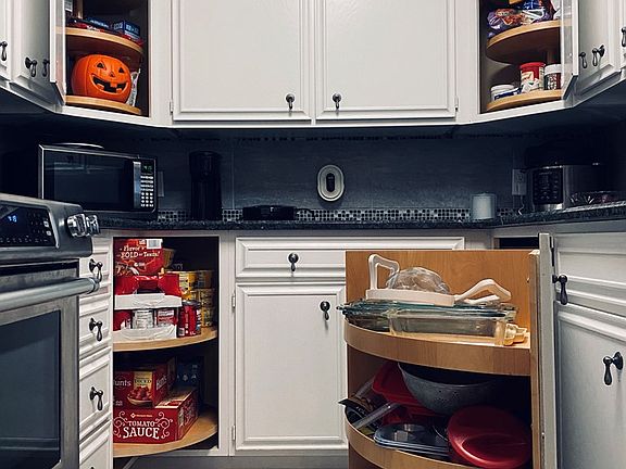 3rd image of 220 W Twohig Ave APT L