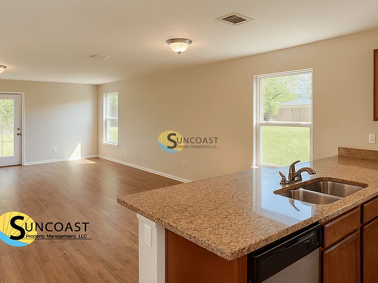 7082 Plymouth Grove Ct — Photo 2