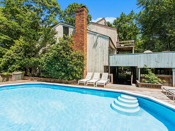 2nd image of 7 Wolf Swamp Ln