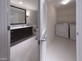9060 NW 8th St APT 514, Miami, FL 33172