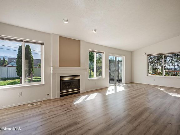 2nd image of 505 W Appaloosa Ave