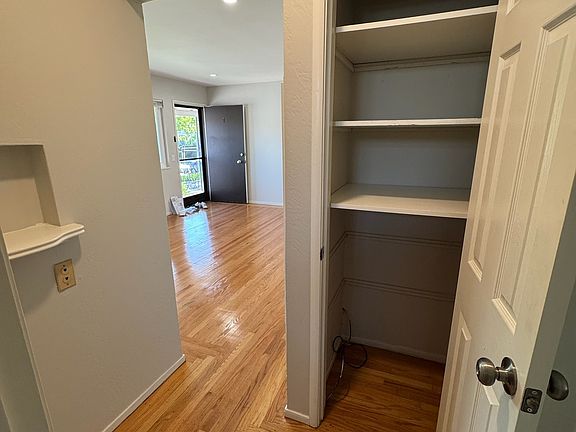 4th image of 561 Elm St #4