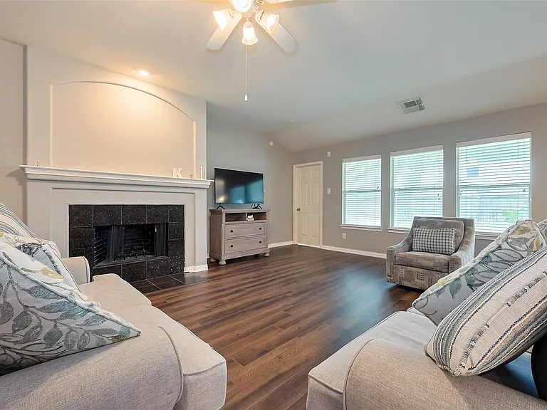 1007 Casting Springs Way — Photo 15