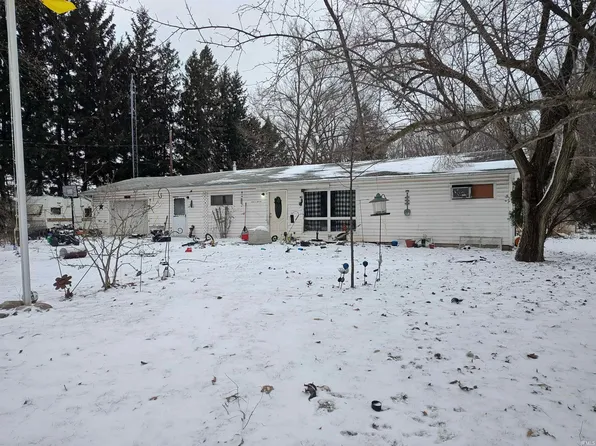 11240 E Division Rd, Knox, IN 46534