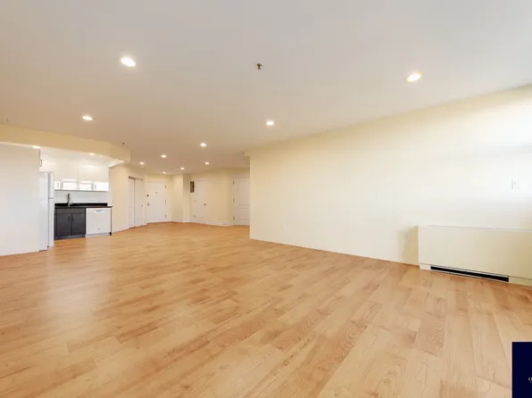 19-19 24th Avenue image 17 of 21