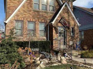 428 Cloverly Rd, Grosse Pointe Farms, MI 48236