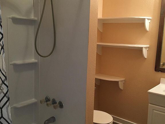 5th image of 414 Morton Ave #C