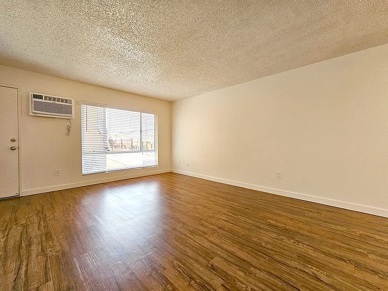 Vista Bella Apartment Homes — Photo 32