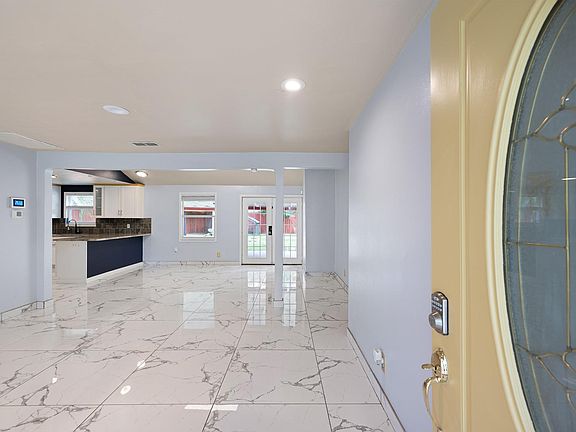 4th image of 5718 Greencraig Dr