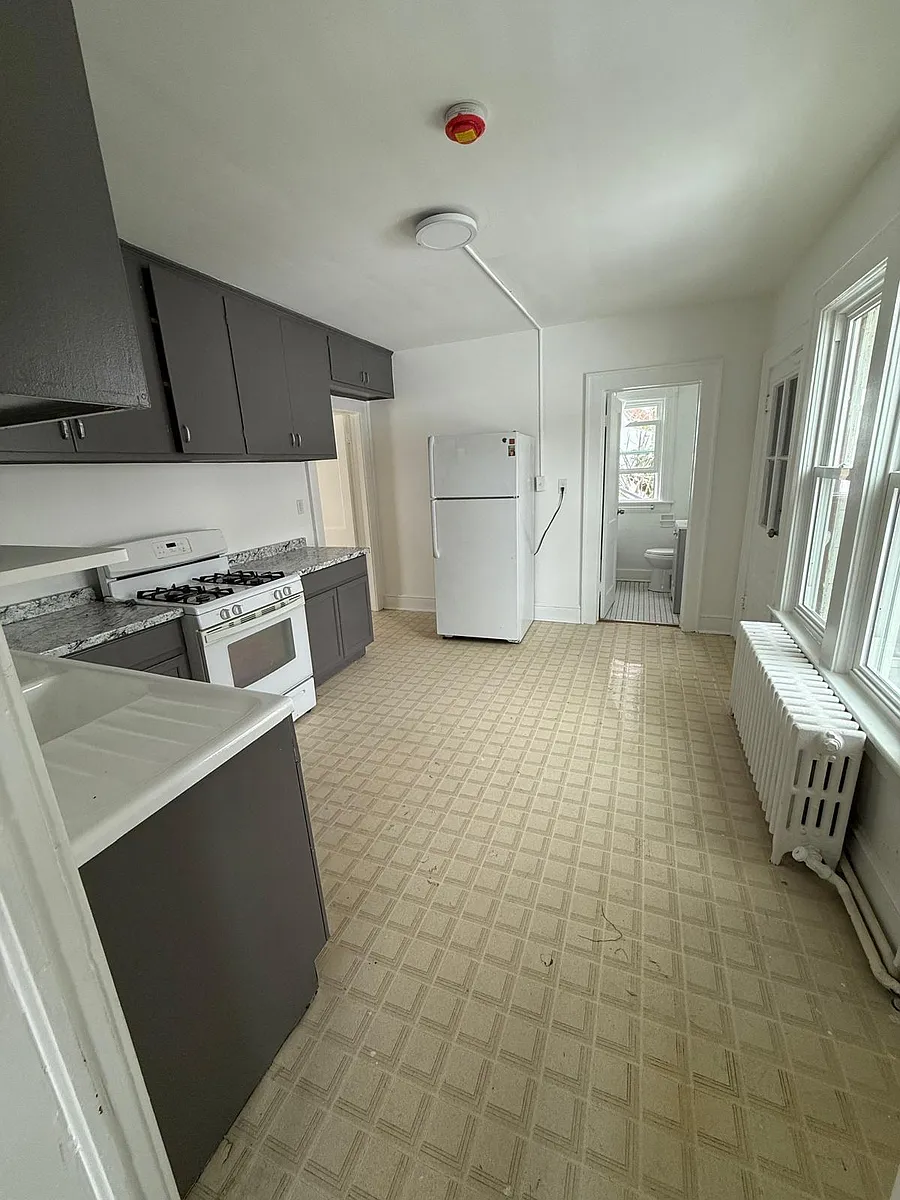 Building Photo - 13 Springside Ave #1