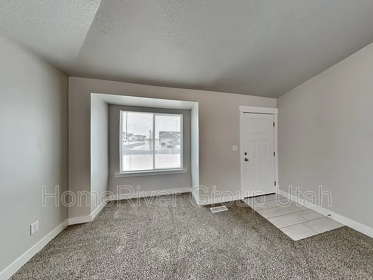 1375 E Rachel Way — Photo 6