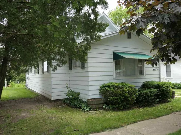 524 Seaman St, Saint Louis, MI 48880