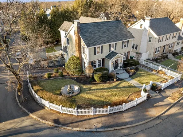 26 Lindbergh Ave, Newton, MA 02465