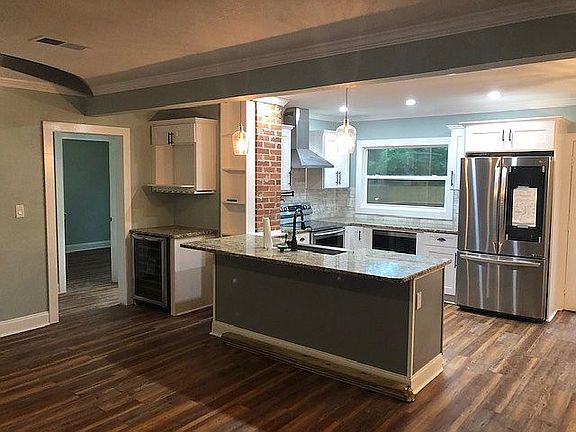 Entry to Kitchen