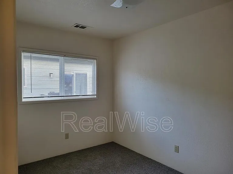 124 SW Jenn Way — Photo 7