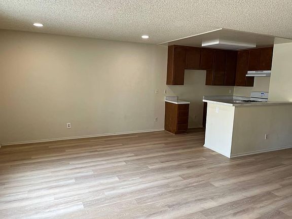 5th image of 1930 Vassar St #212