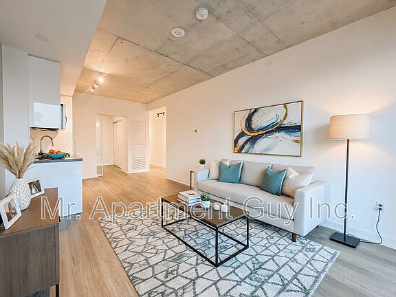 3rd image of 195 McCaul St #202