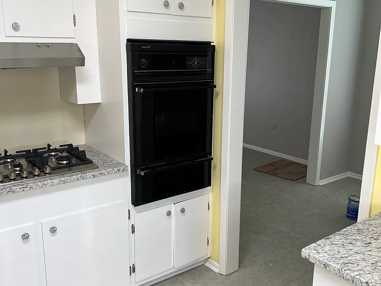 1131 Louise St — Photo 3