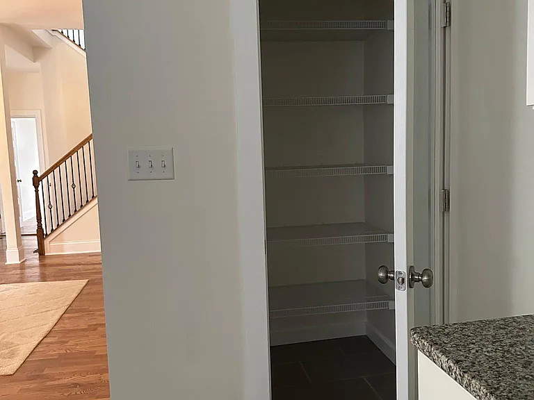 217 Washington Ave — Photo 11