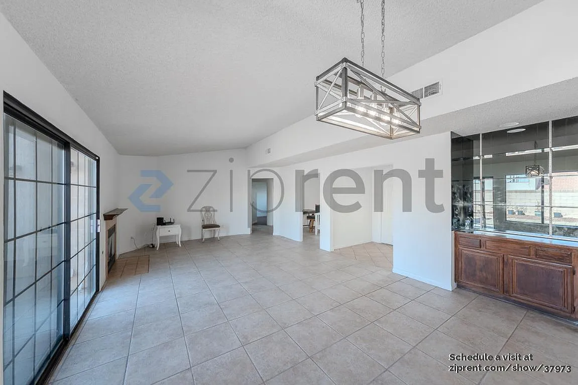 4 bed, 1600 sqft, $3,300 — Photo 1