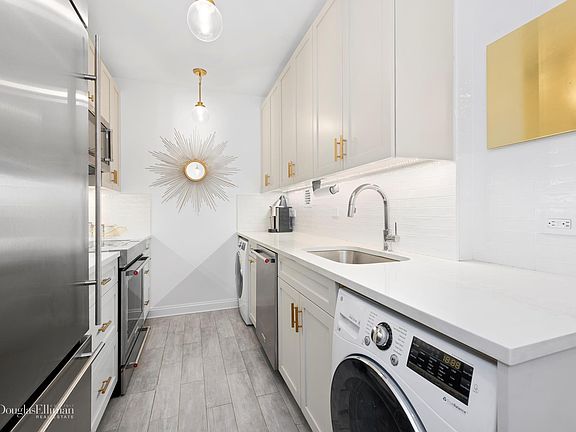 4th image of 201 E 62nd St APT 11C