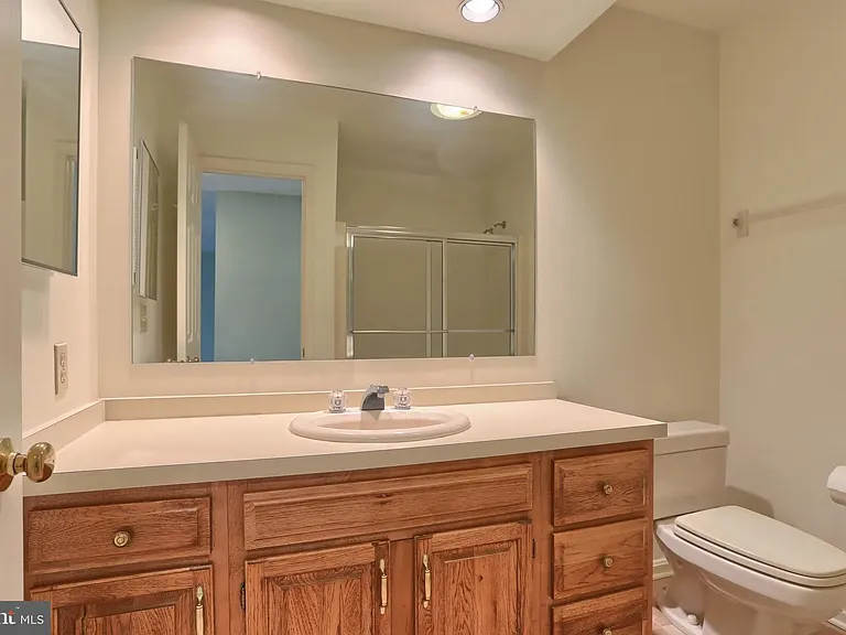1127 Wicklow Ct — Photo 32