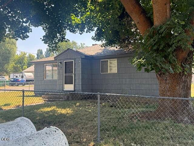 1st image of 810 Wocus St