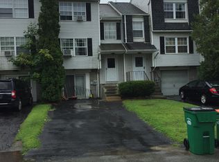 66 Windmill Rd, Poughkeepsie, NY 12601