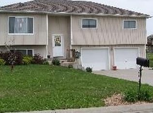 1301 Sam Hiner Dr, Cameron, MO 64429