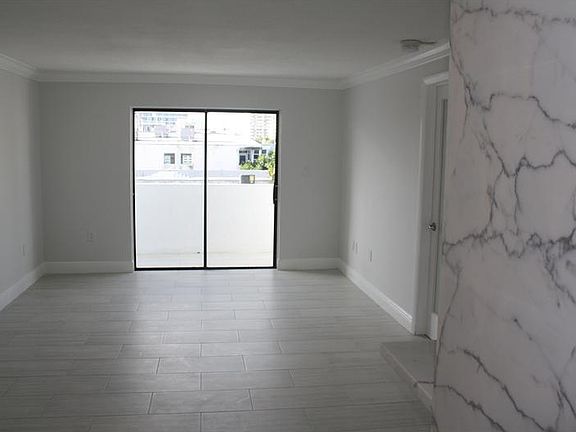 4th image of 1418 Collins Ave APT 402