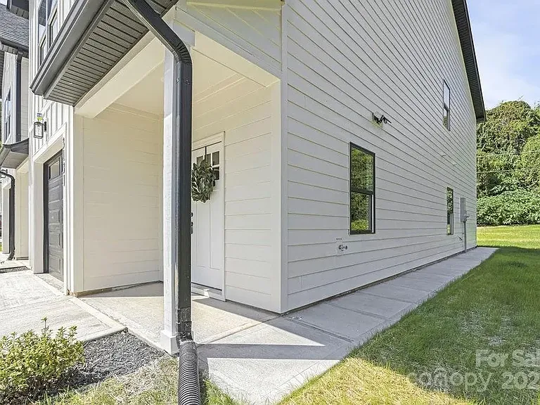 3127 Columbus Cir — Photo 16