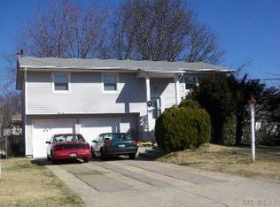 119 Jordan St, Bay Shore, NY 11706