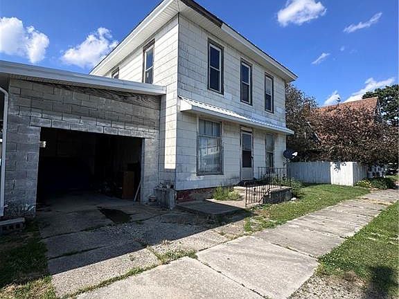 2nd image of 104 E Saffell Ave