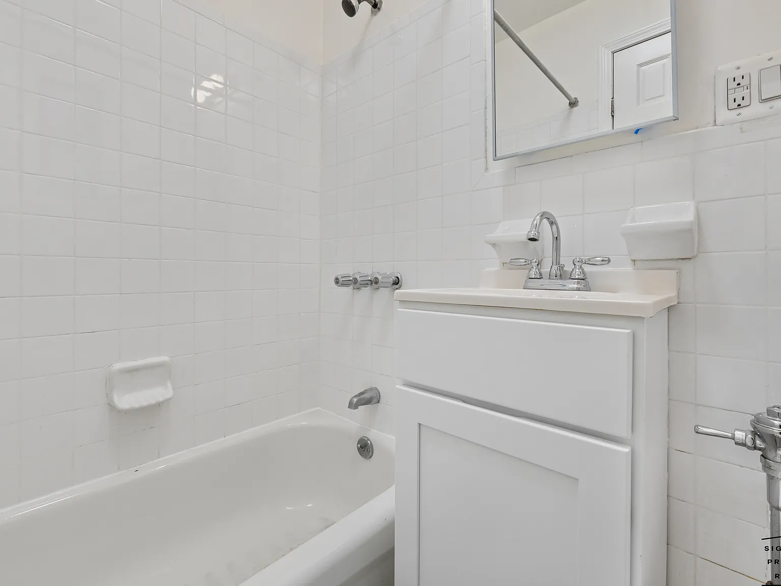 5124 Clarendon Road — Photo 3