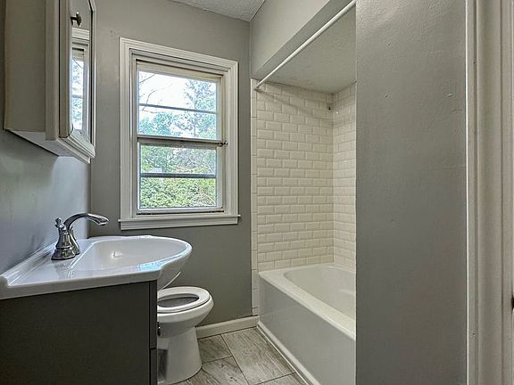 5th image of 6009 Aldrich Ave N