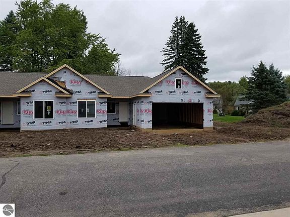 4th image of 421 W River Park Dr #23