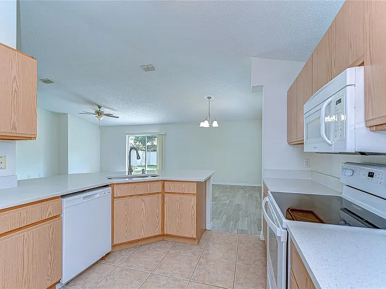 18303 Elmhurst Ln — Photo 12